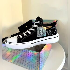 Snoop Dogg one -OG Canvas slip on shoes!  Brand new in box .  Size 10 men’s